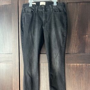Universal Thread size 8 black skinny jeans